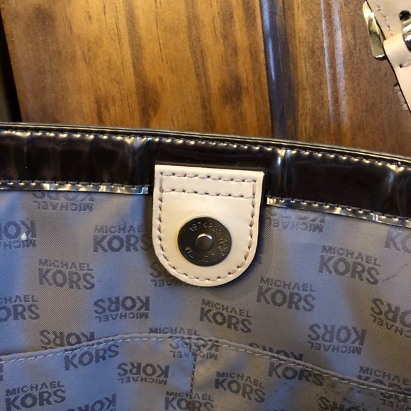 Michael Kors bag - Picture 3 of 8